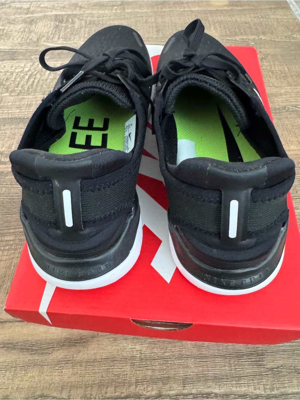 Nike Women’s Black/White Free RN - Picture 4 of 7